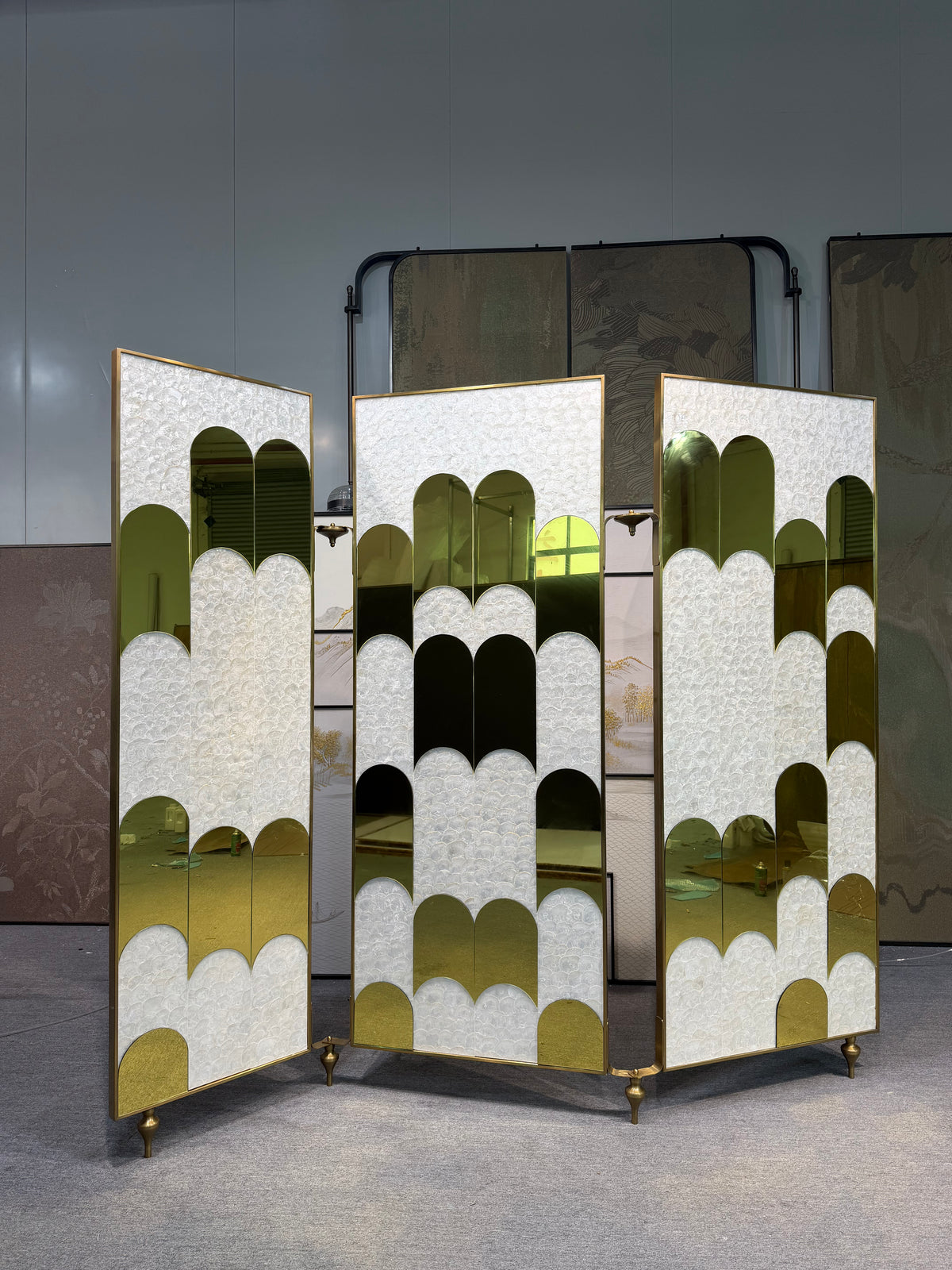 Minimal Modern-Shell Rust Mirror Screen