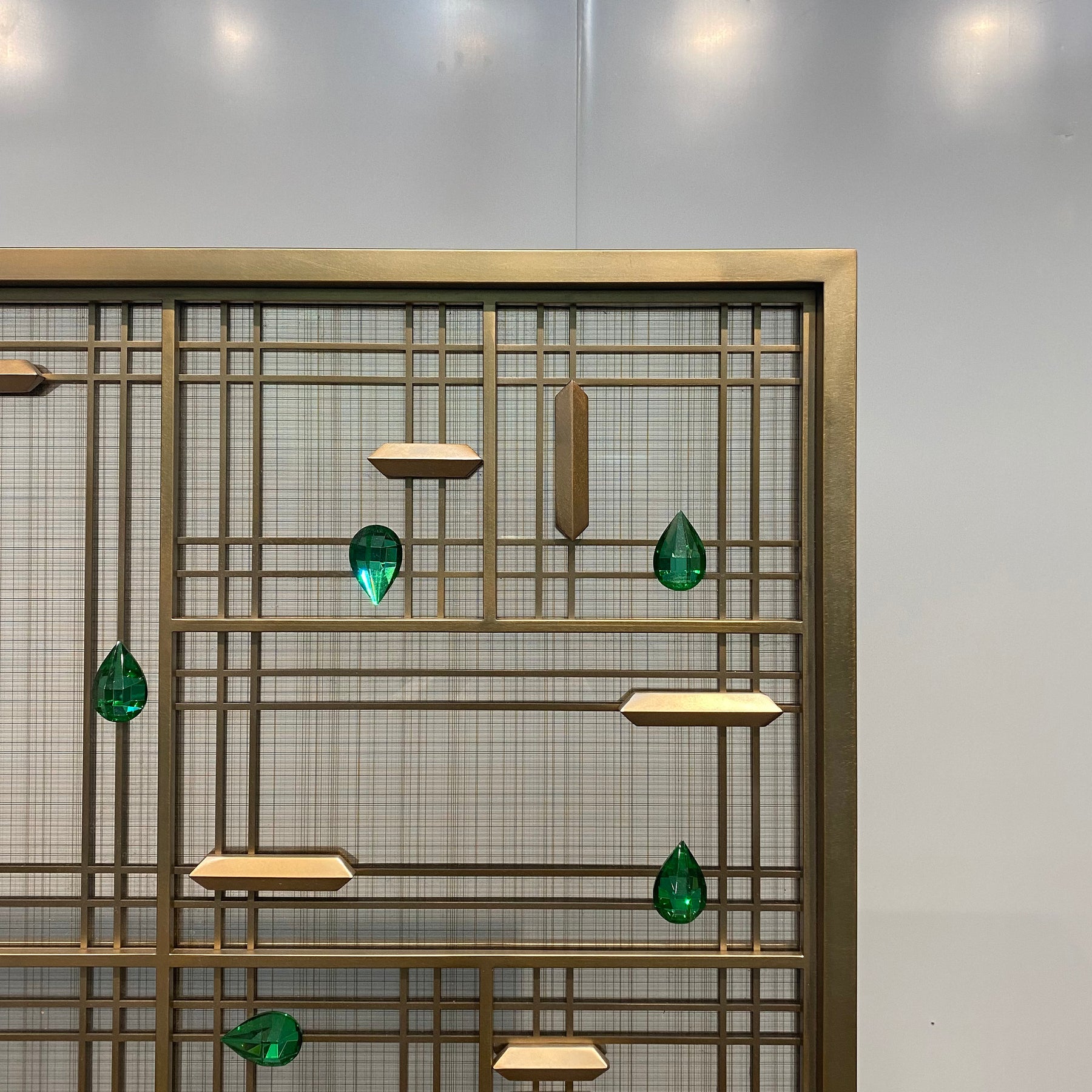 Modern Luxury-Glass screen with wire mesh