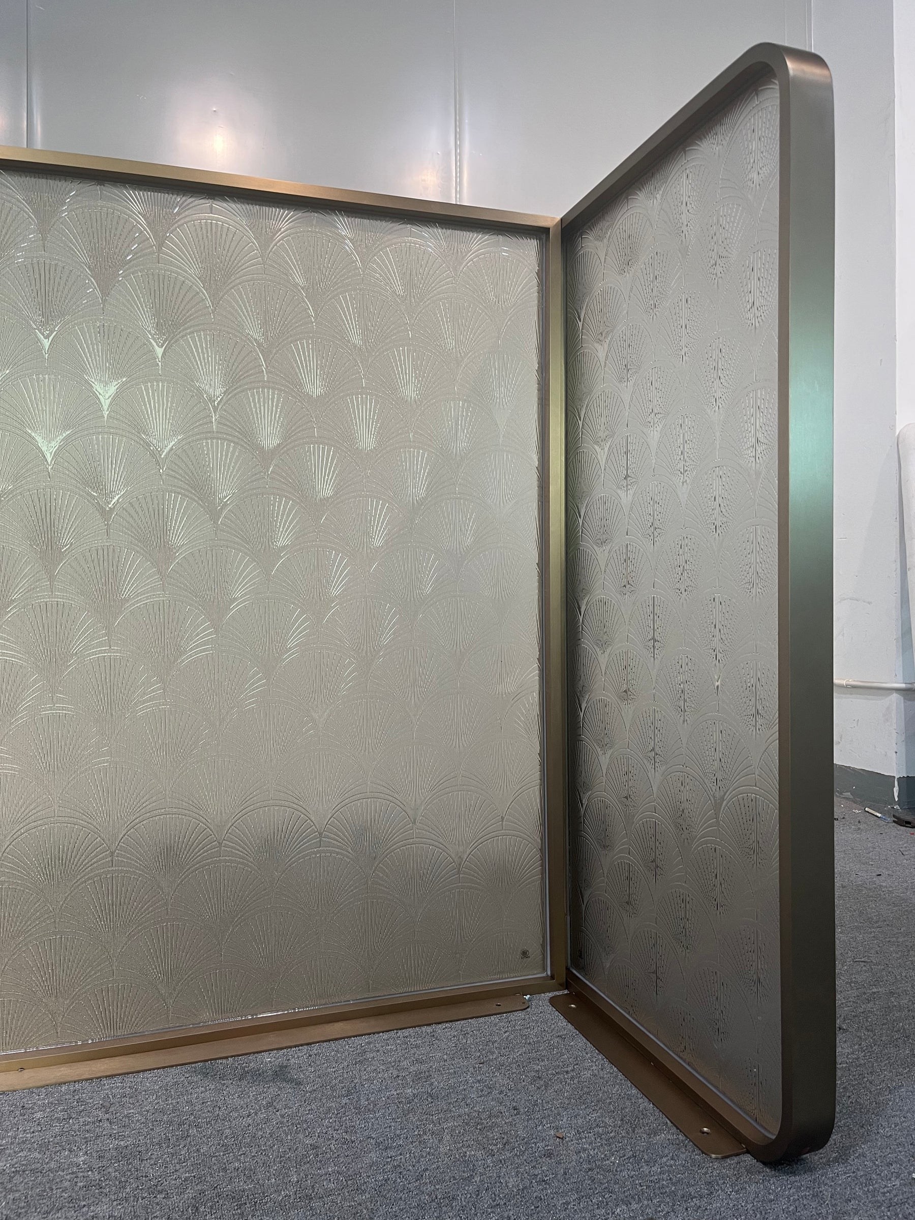 Modern Luxury-Art glass with metal wire screen