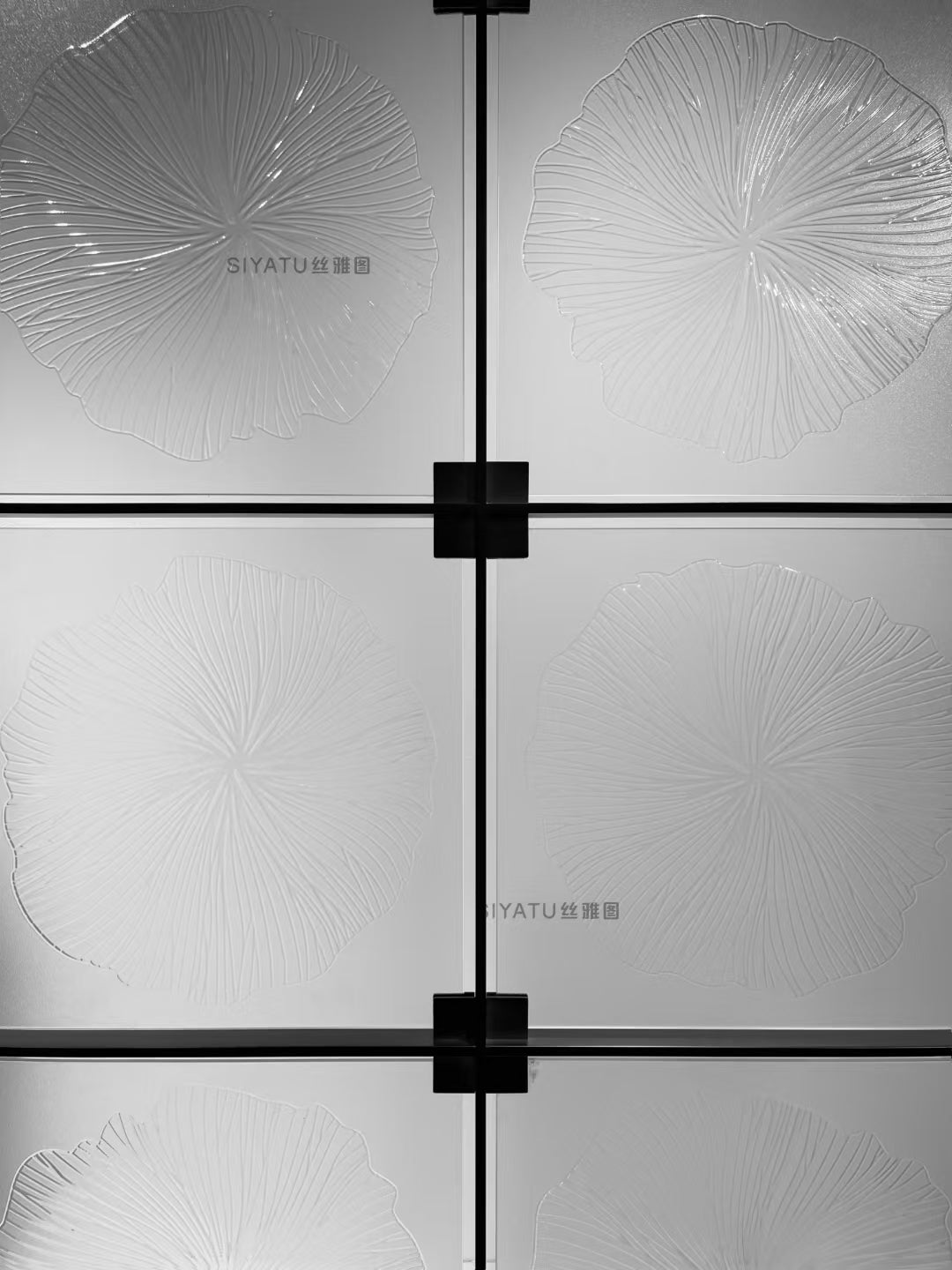 Modern Luxury-Lotus Glass Screen