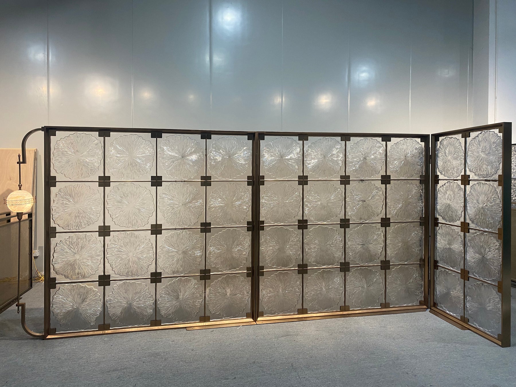 Modern Luxury-Lotus Glass Screen