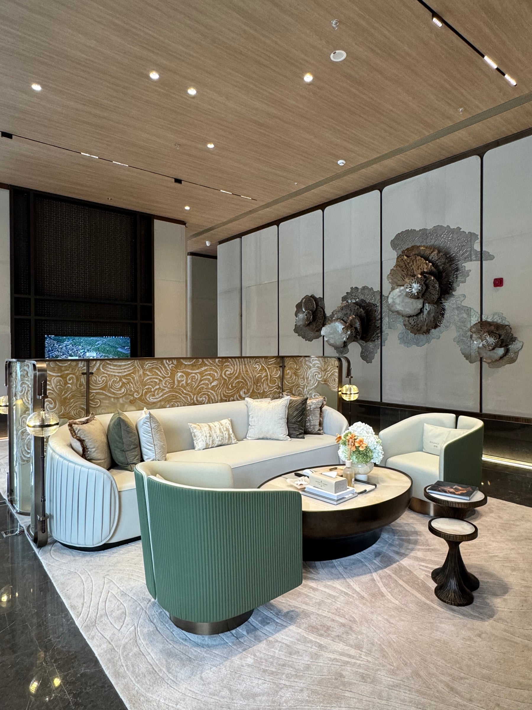 Modern Luxury-Handmade Enamel Colored Glass Screen