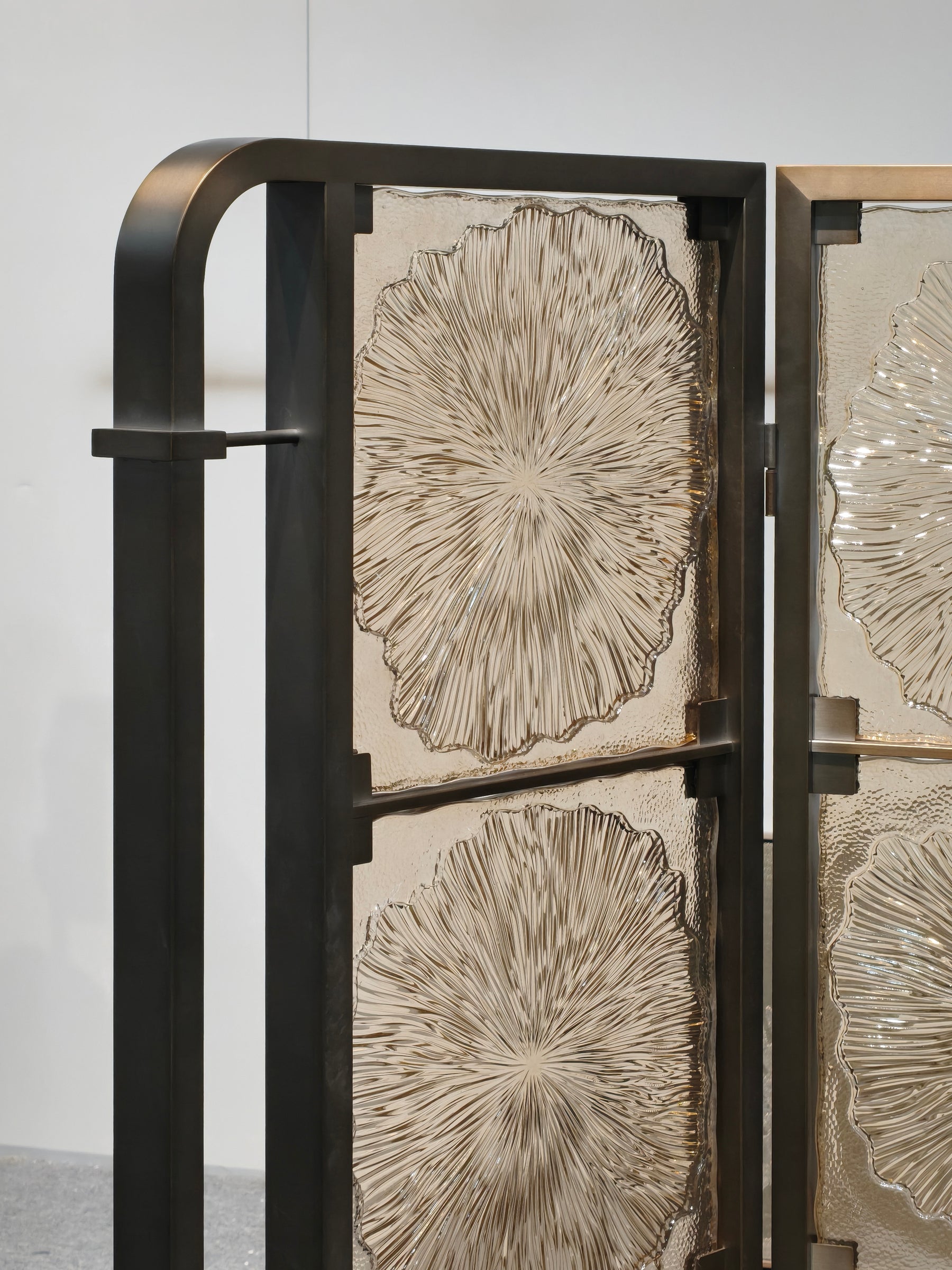 Modern Luxury-Lotus Glass Screen