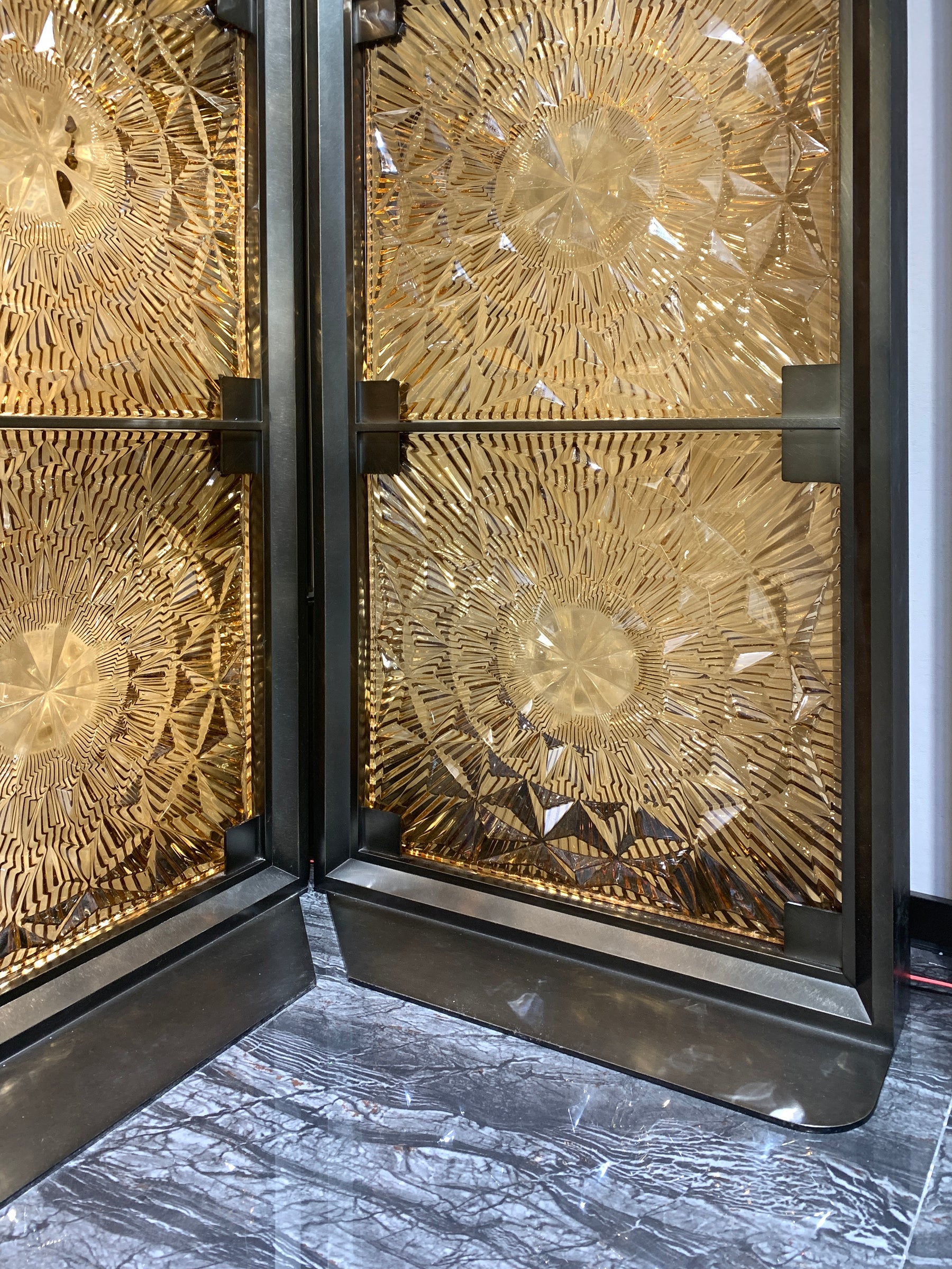 Modern Luxury-Diamond glass screen