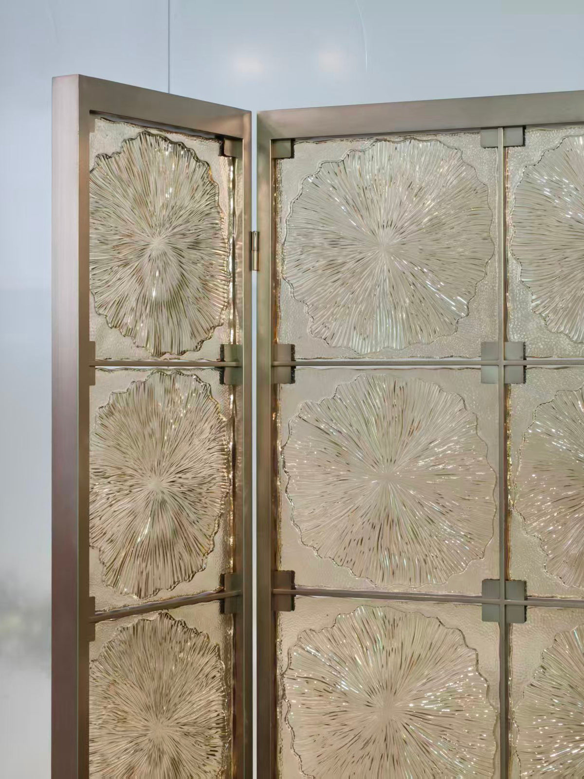 Modern Luxury-Lotus Glass Screen