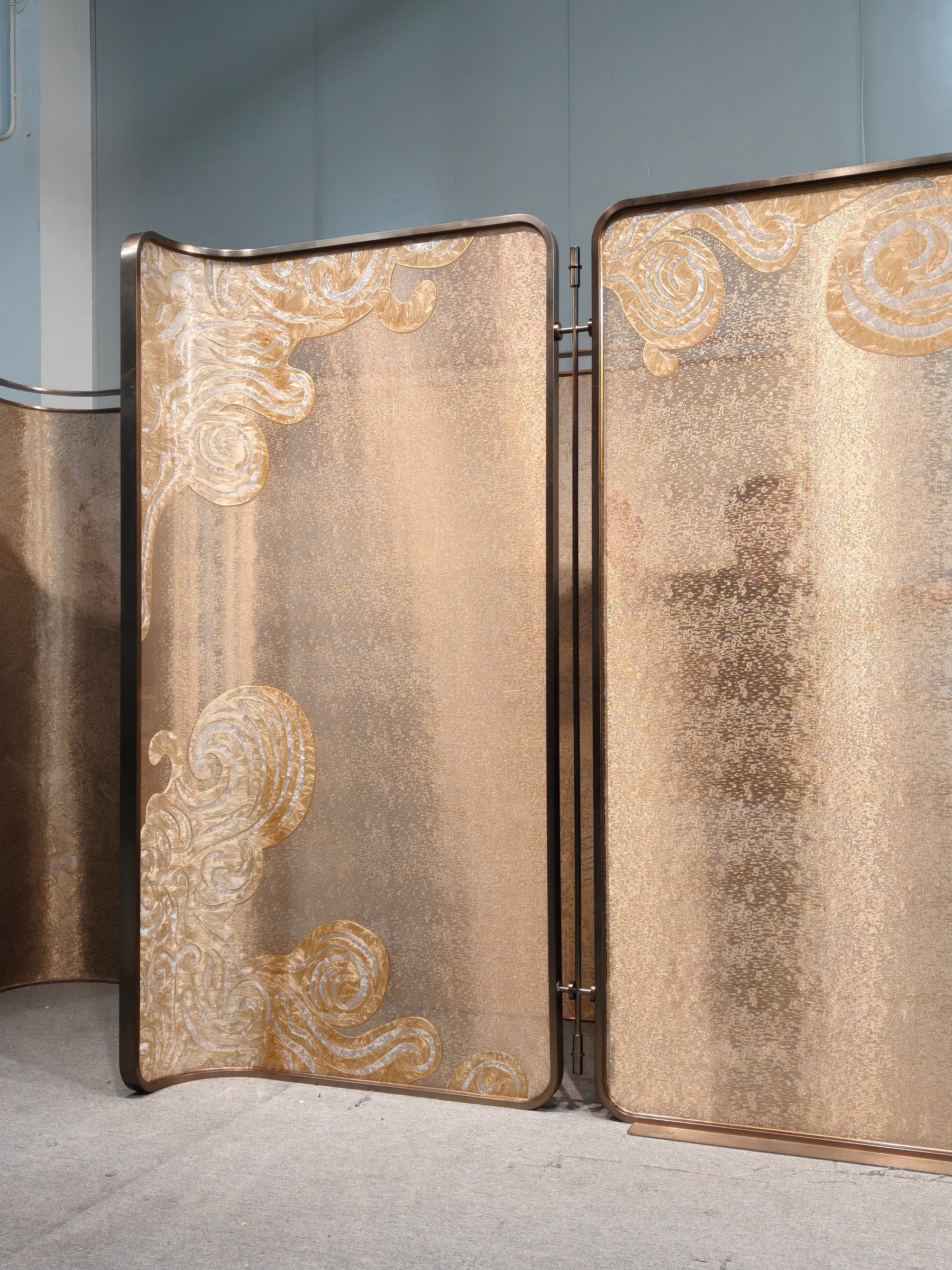 Modern Luxury-Handmade Enamel Colored Glass Screen