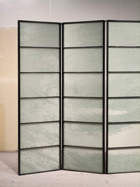 Modern Luxury-Glass Screen With Wire Mesh