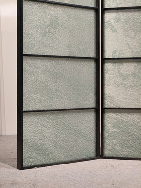 Modern Luxury-Glass Screen With Wire Mesh