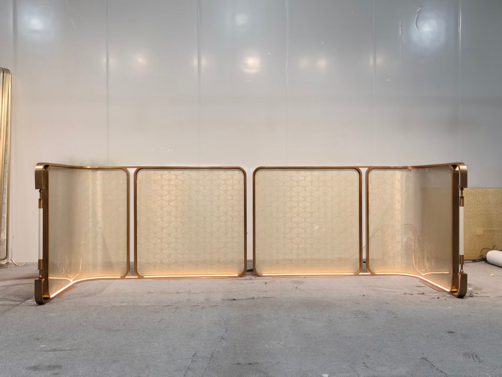Modern Luxury-Glass screen with metal wire
