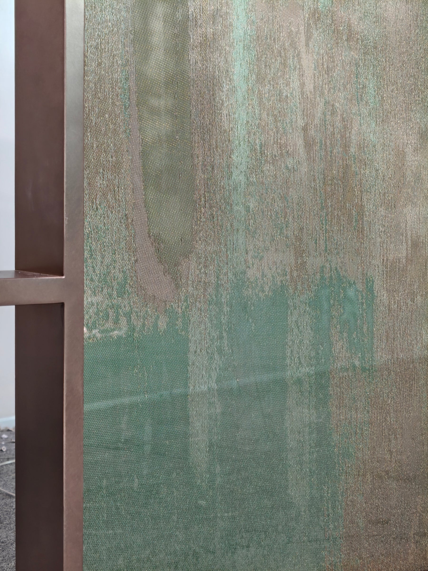 Modern Luxury-Glass screen with metal wire