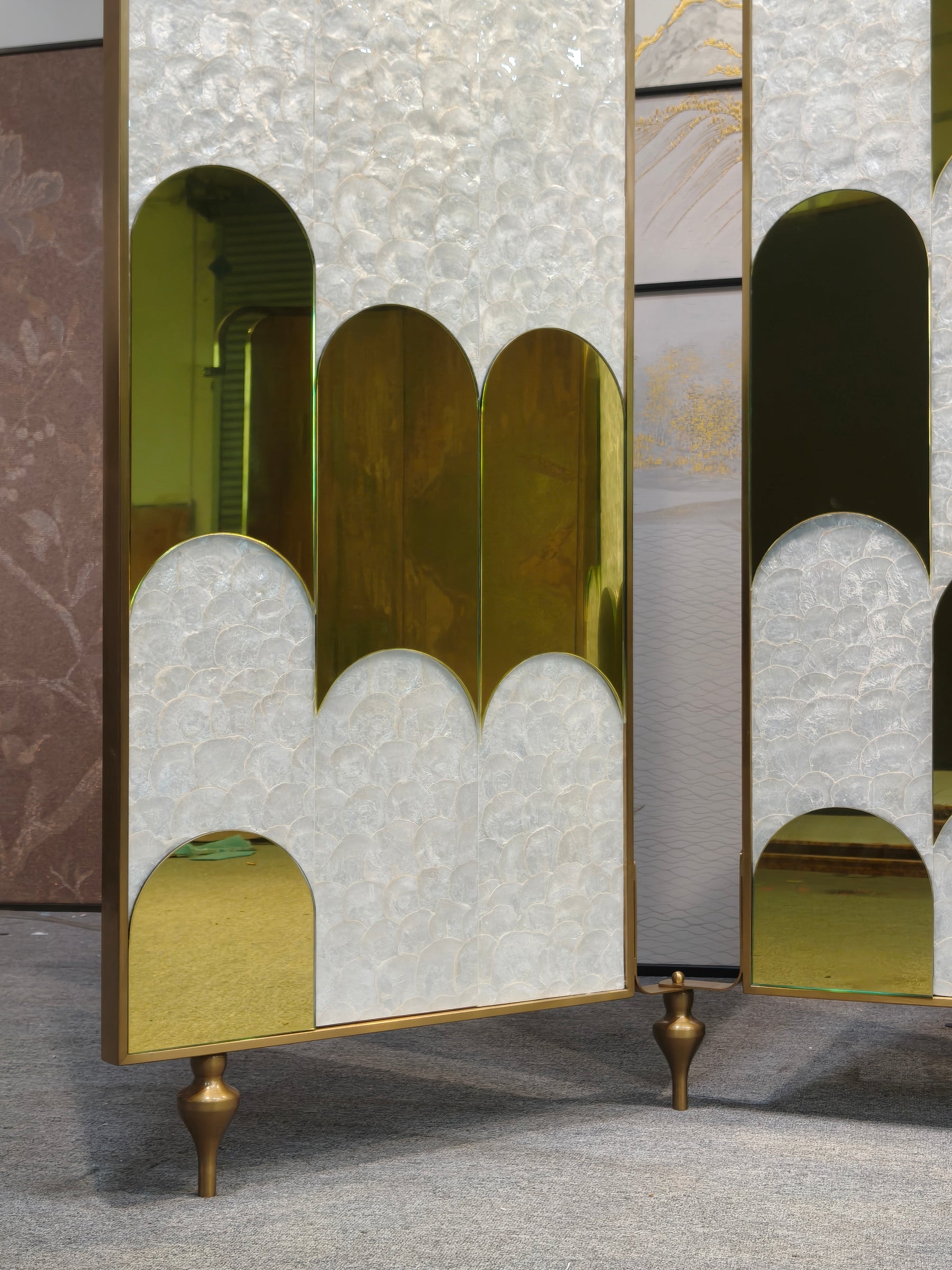 Minimal Modern-Shell Rust Mirror Screen