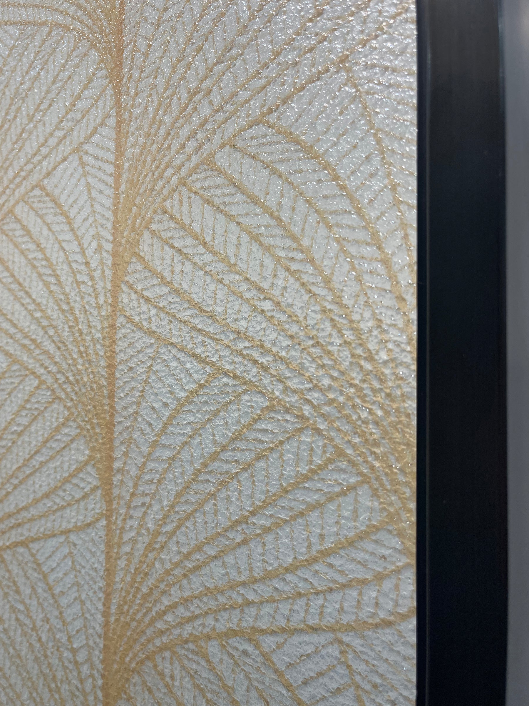 Modern Luxury-Artistic Glass Screen with Wire Inlays