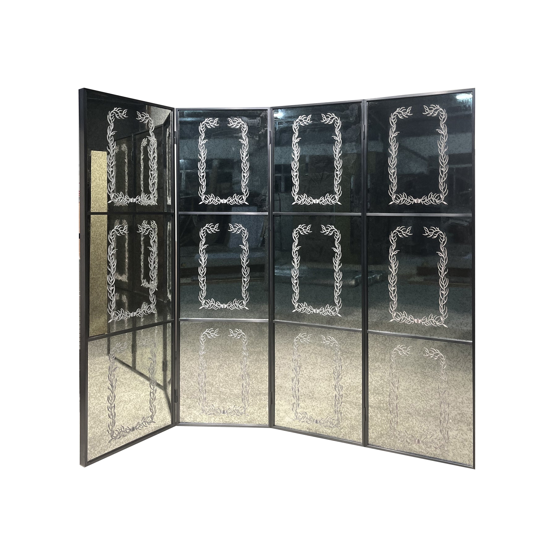 Minimal Modern-Rust Mirror Screen