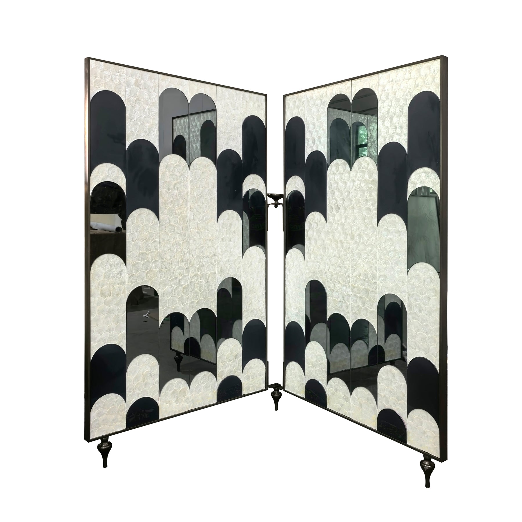 Minimal Modern-Shell Rust Mirror Screen