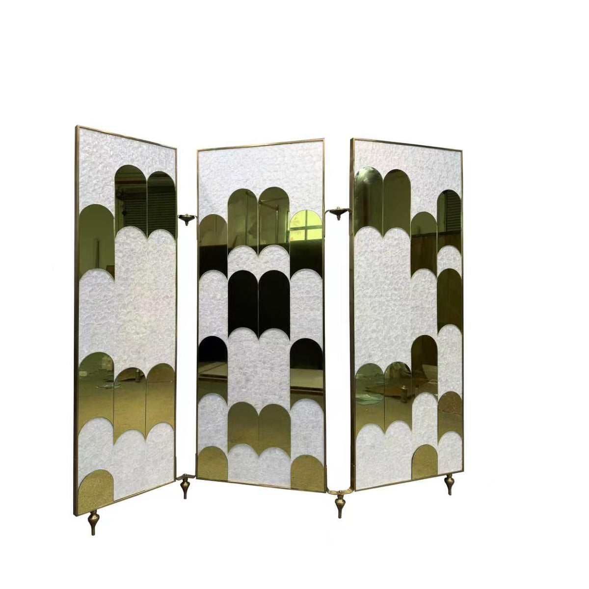 Minimal Modern-Shell Rust Mirror Screen